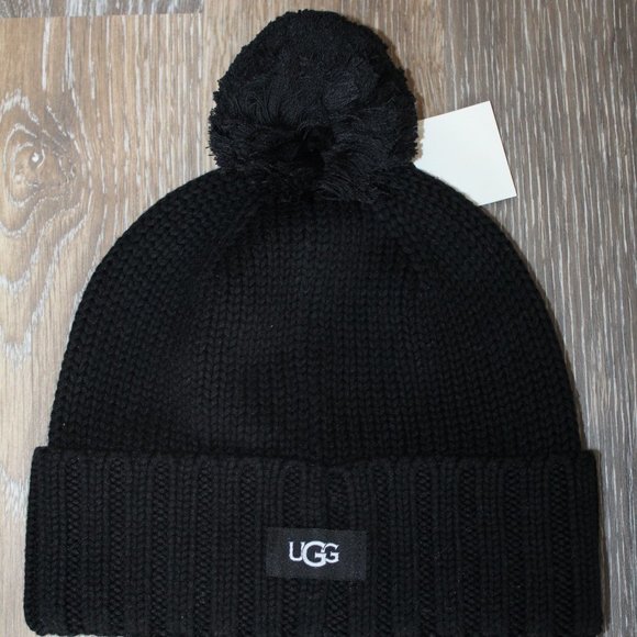 NWT‎ UGG UNISEX KNIT CUFFED POM BEANIE BLACK - Picture 1 of 3